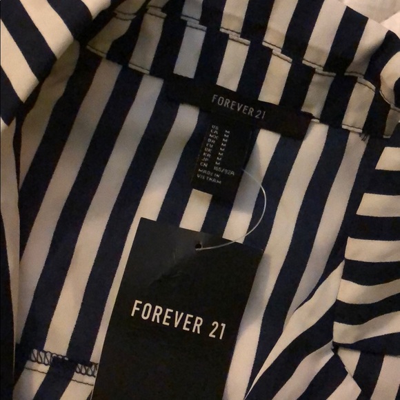 Collared Striped Crop Top - Picture 3 of 5